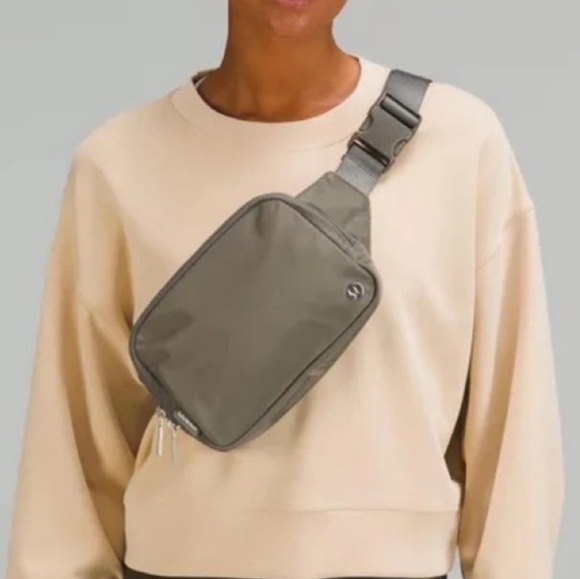 Lululemon Everywhere Belt Bag Large - Picture 2 of 2